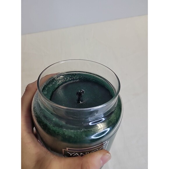 Yankee Candle MAGICAL FROSTED FOREST Large Jar 22 Oz Green Winter Christmas Wax - Picture 3 of 4
